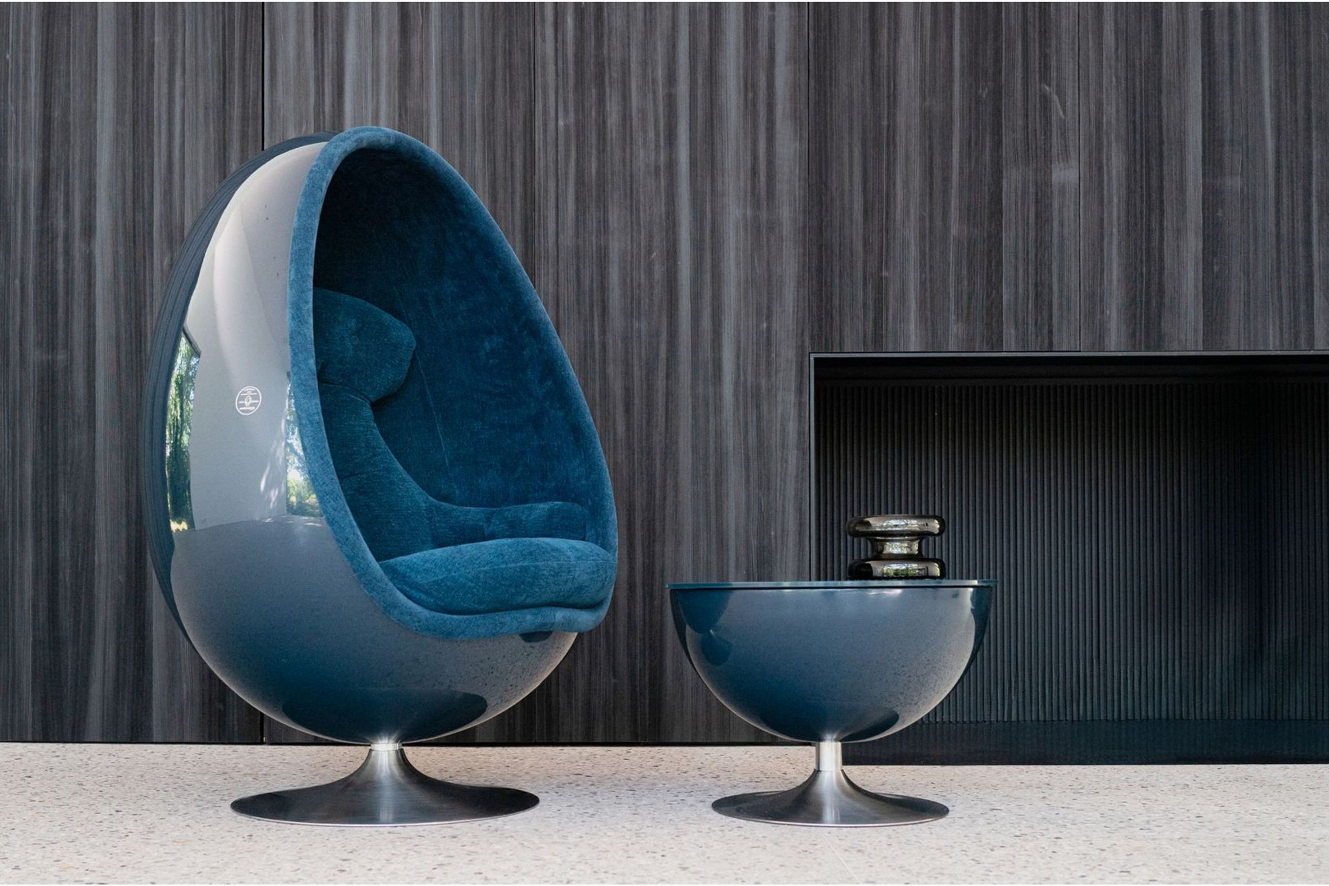 Ovalia Cocktail Table