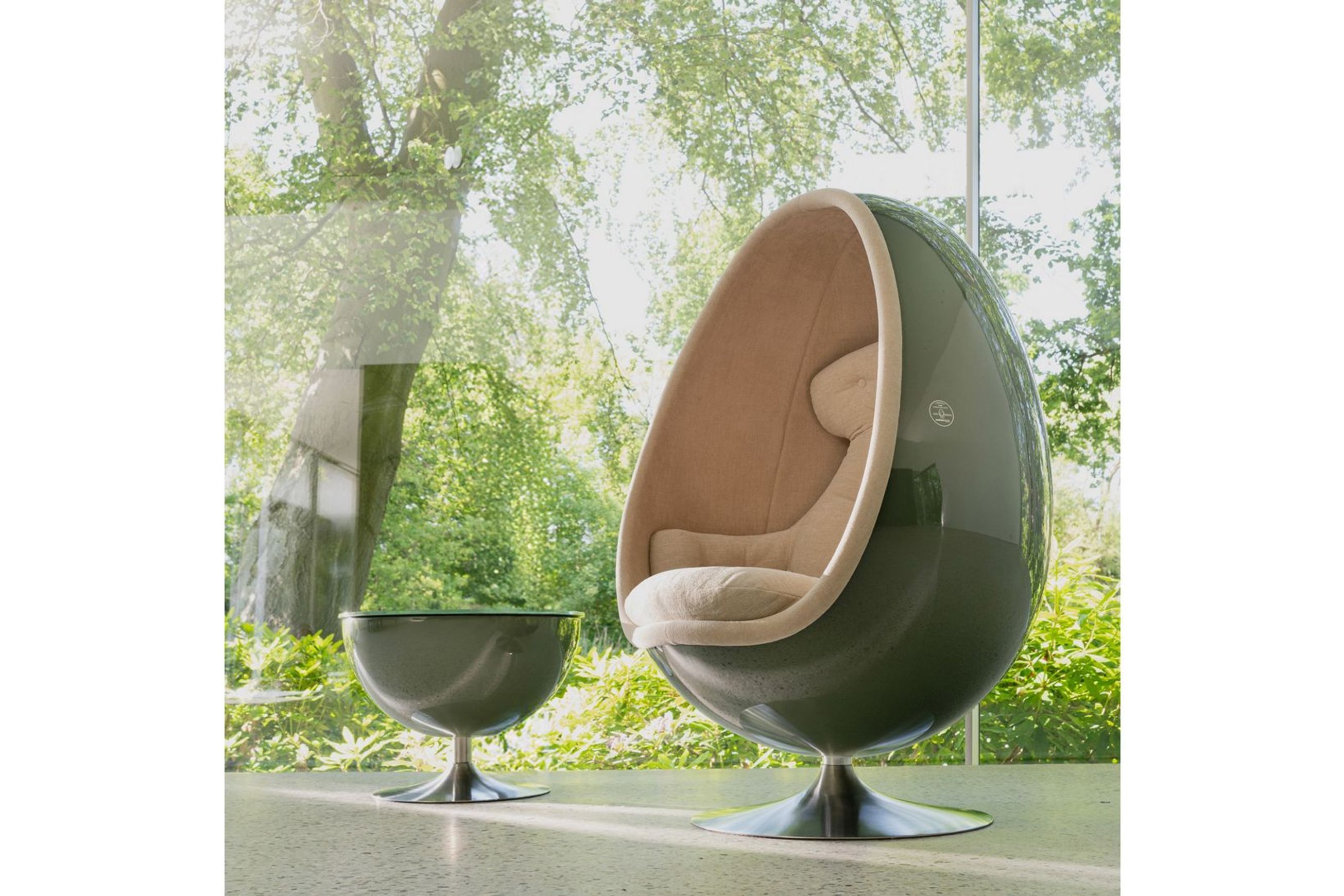 Ovalia Cocktail Table