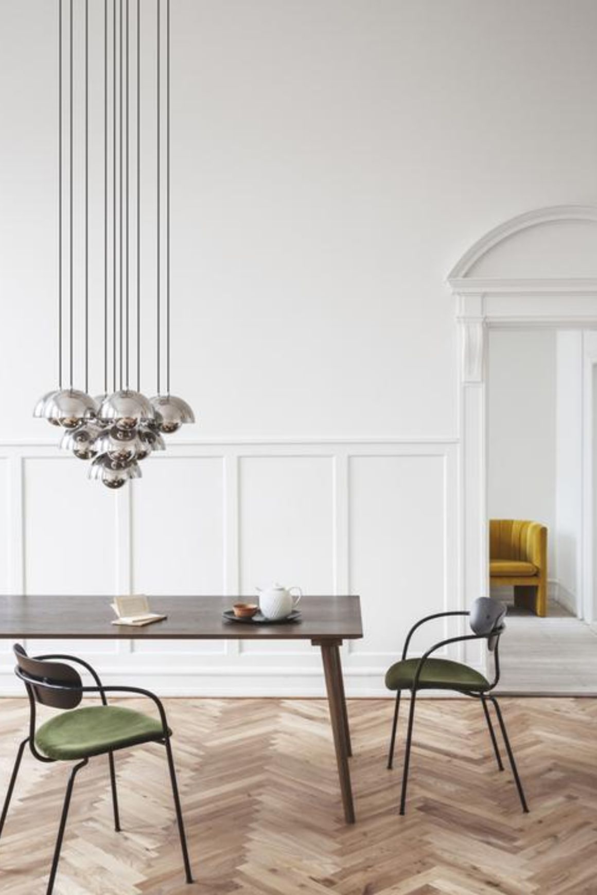 Pavilion chair, upholstered, AV3