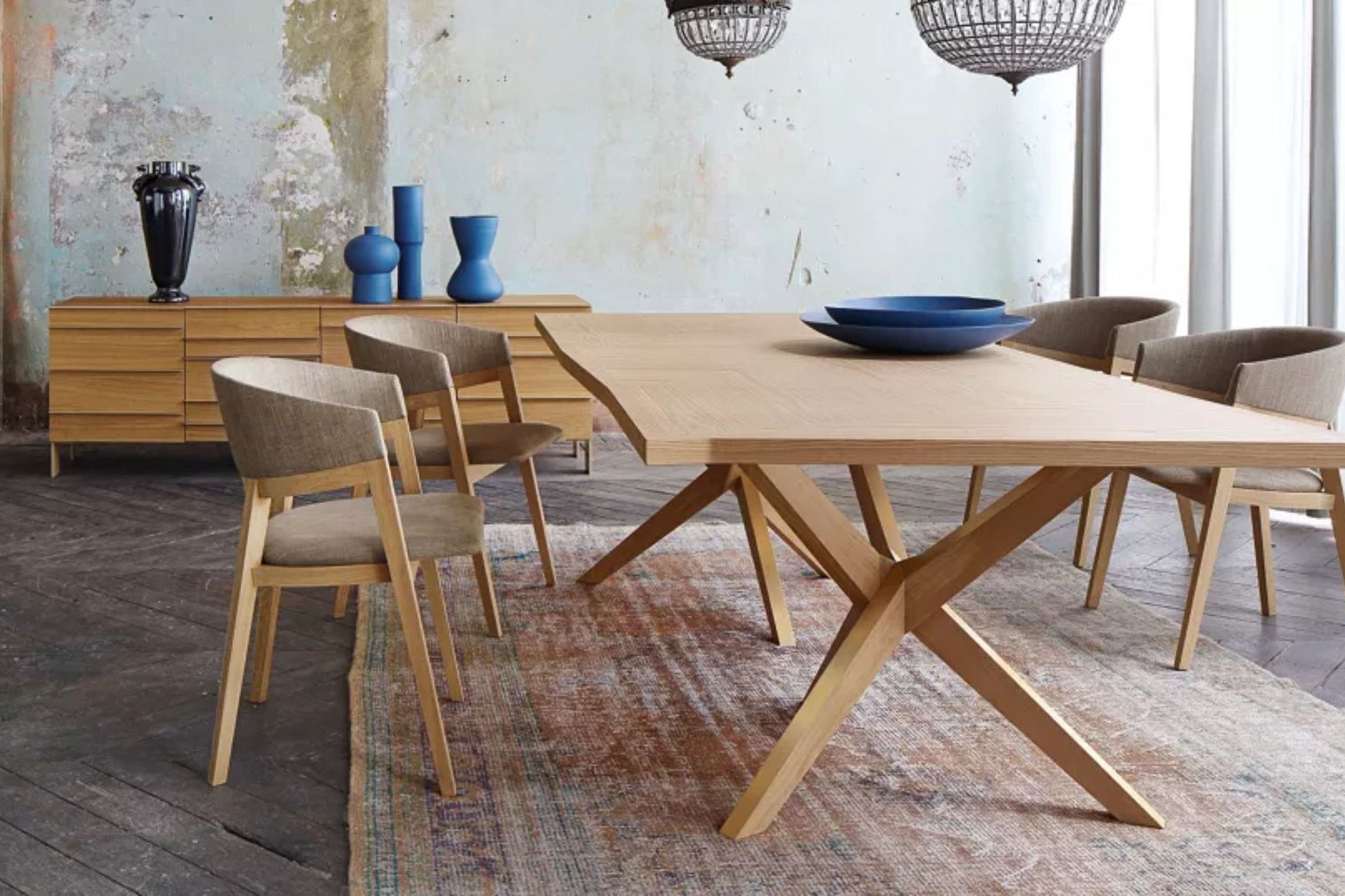 Jane Dining table
