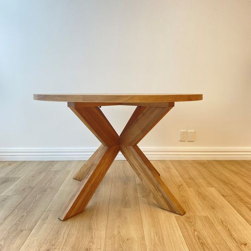 Round Pedestal Dining Table | Natural