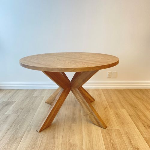 Round Pedestal Dining Table | Natural