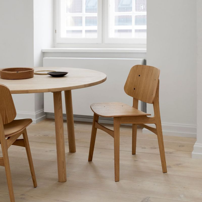 Taro Dining Table Ø140 by Fredericia