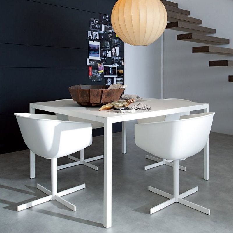 Trevi Table