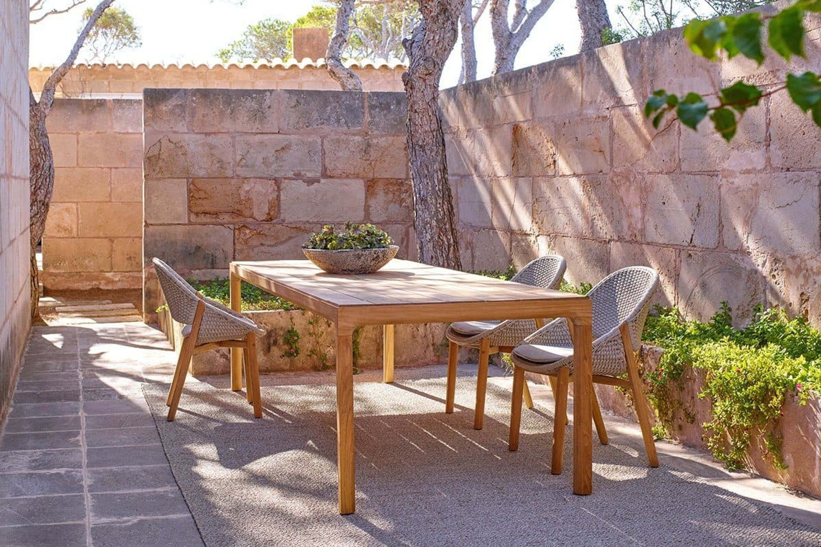 Illum | Teak Table