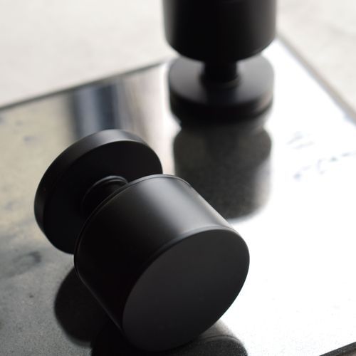 TS S2900 STACKED BARREL SOLID DOOR KNOB