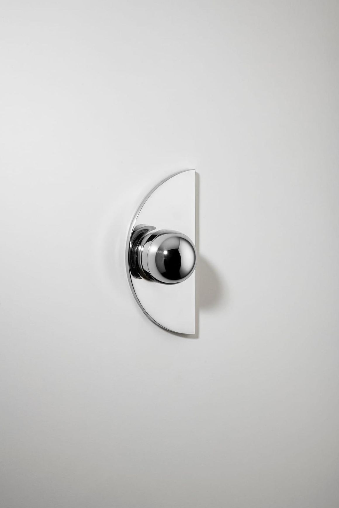 H03 Knob on Backplate Half Moon