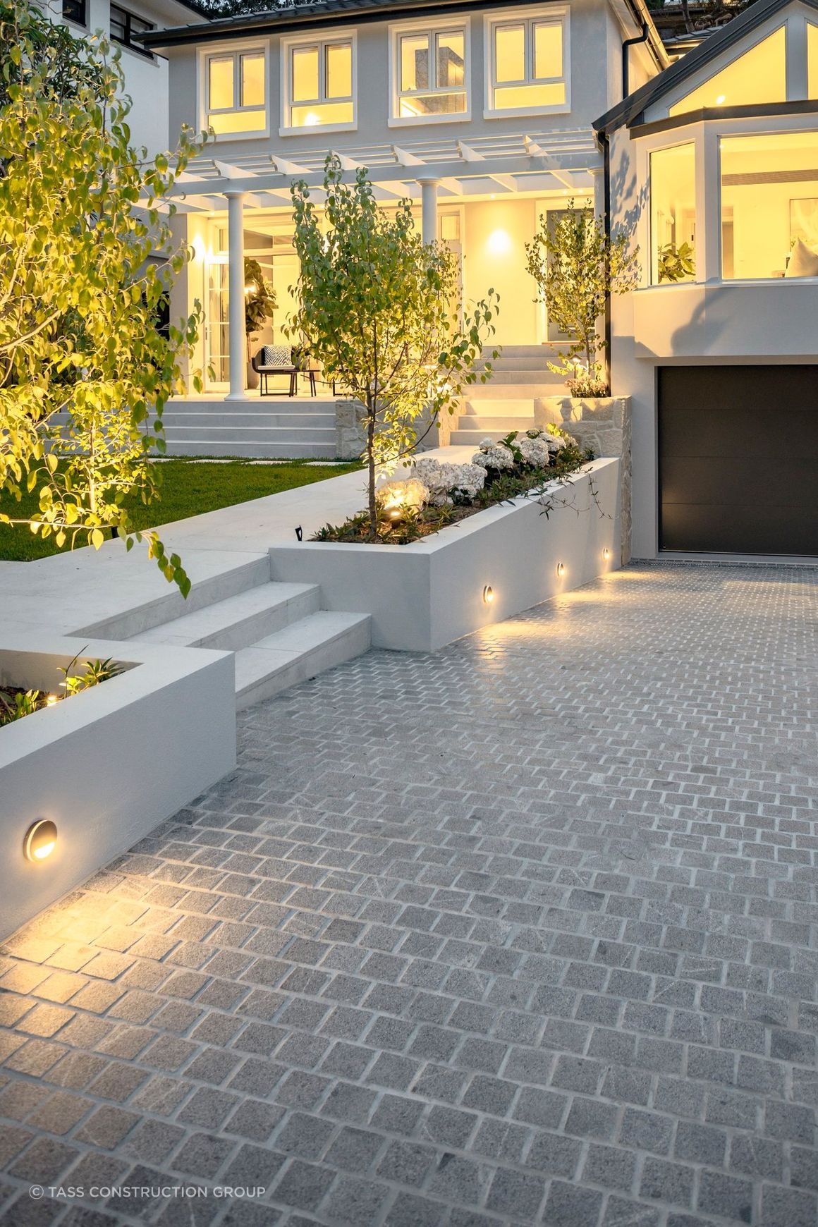 Silhouette Grey Granite Cobblestones