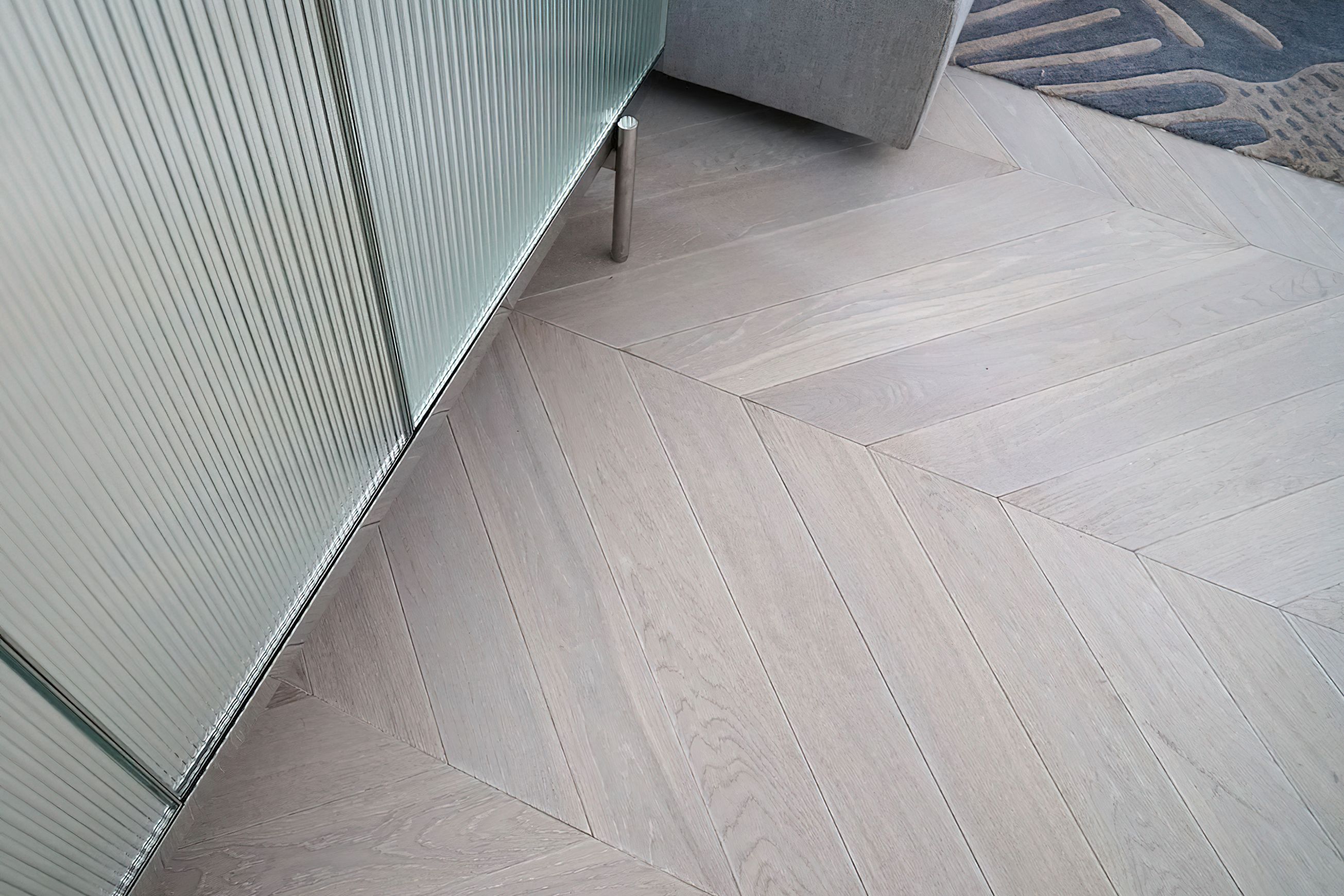 HW16601CP Alabastro Chevron Character Grade