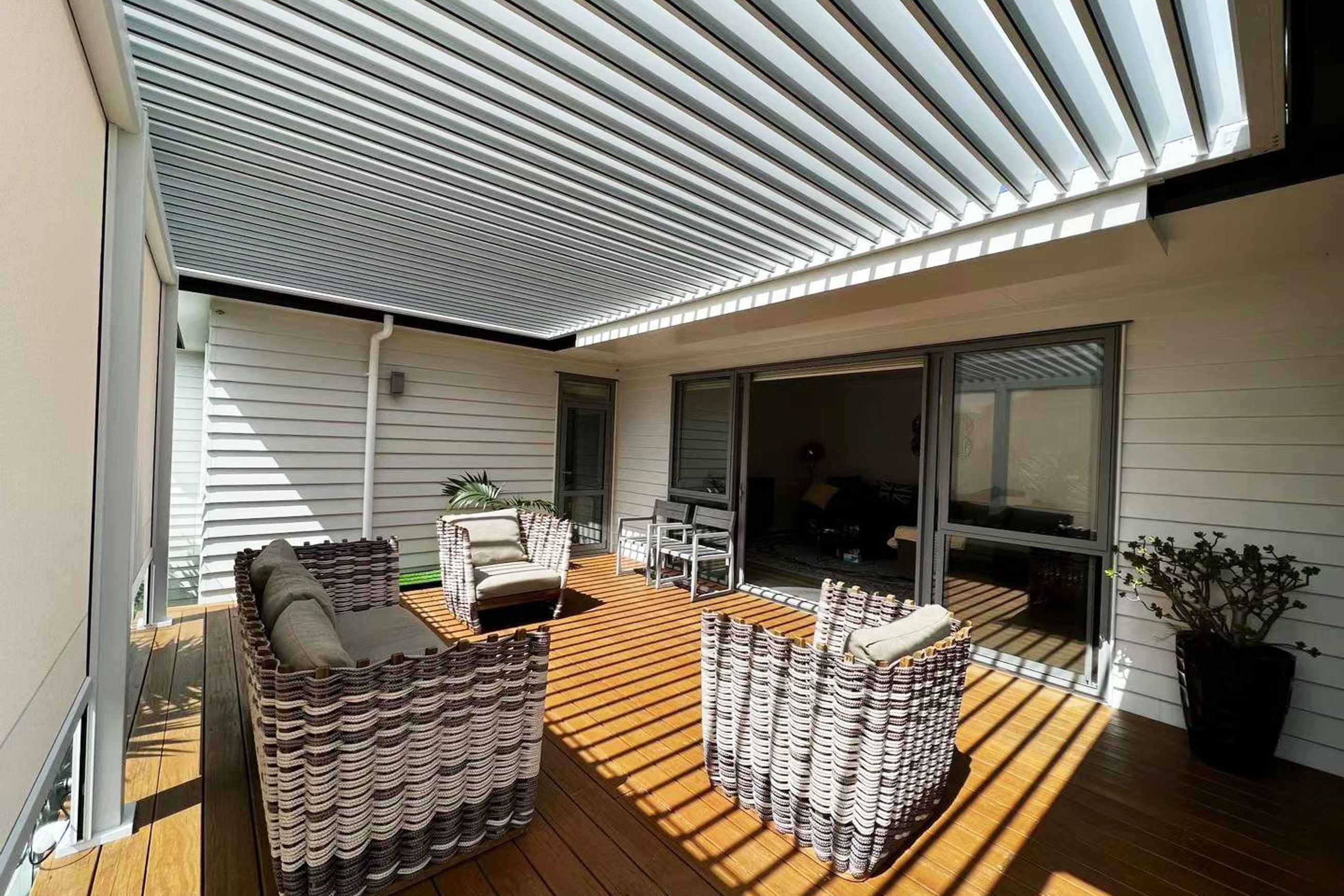 Sesame Louvre Roof System