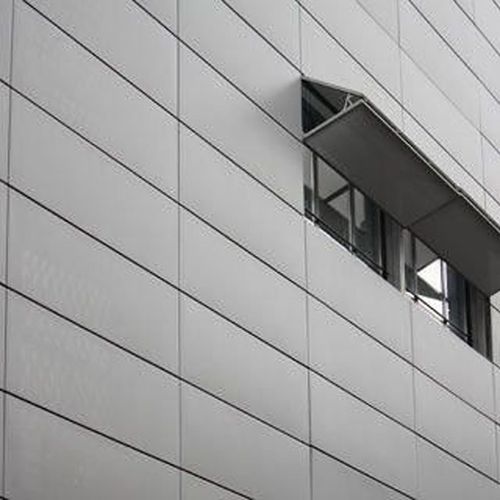 Motorised Horizontal Bi-Fold Screens | BeluTec