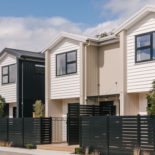 Mako Horizontal Slat Fence