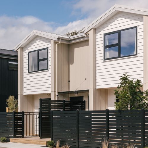 Mako Horizontal Slat Fence