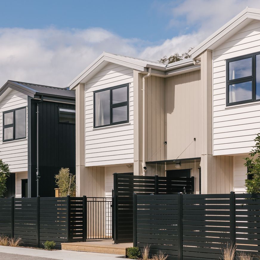 Mako Horizontal Slat Fence