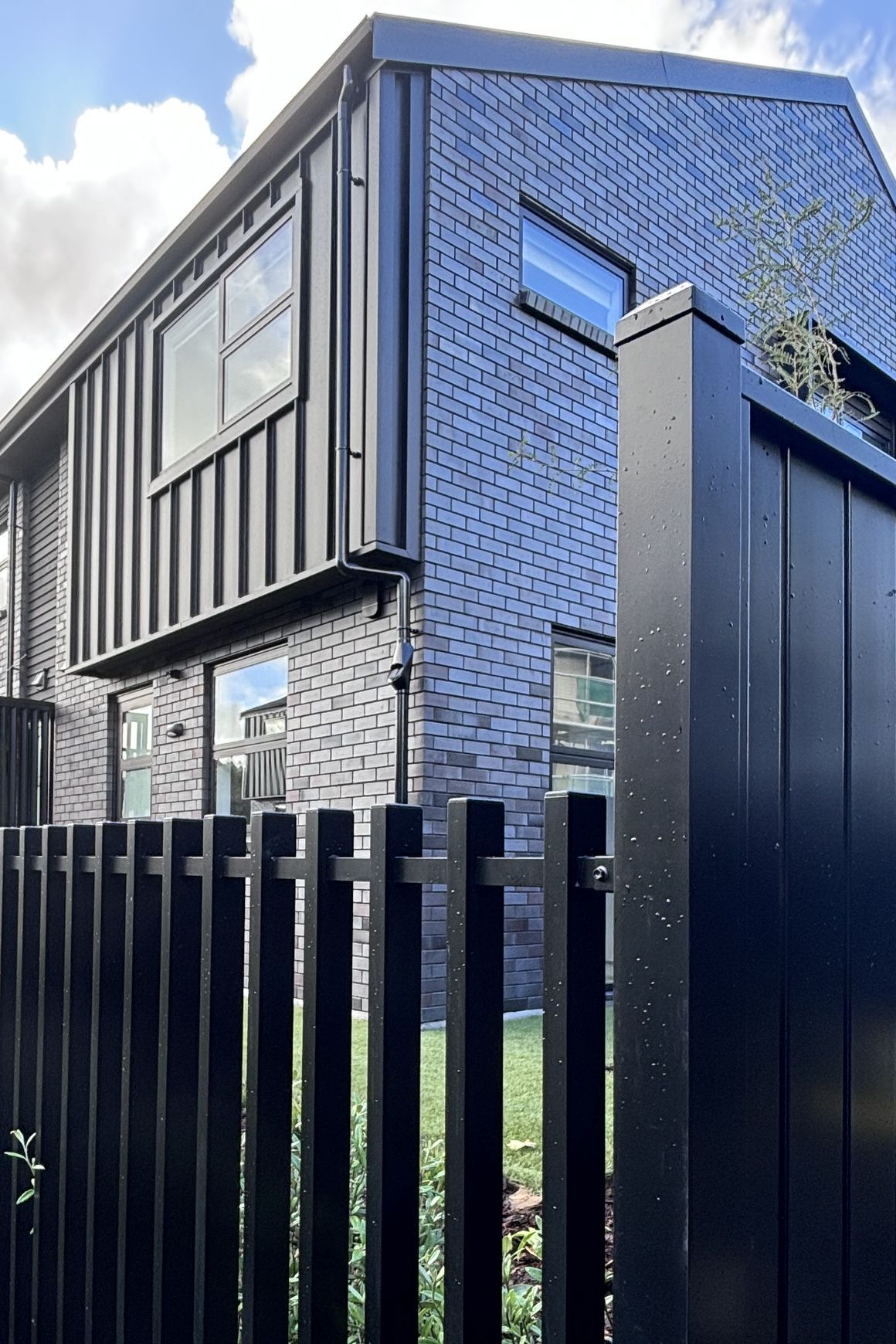 Mako Vertical Slat Fence