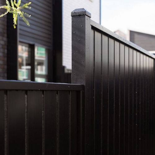 Mako Vertical Slat Fence