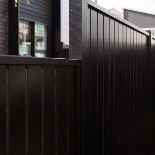 Mako Vertical Slat Fence