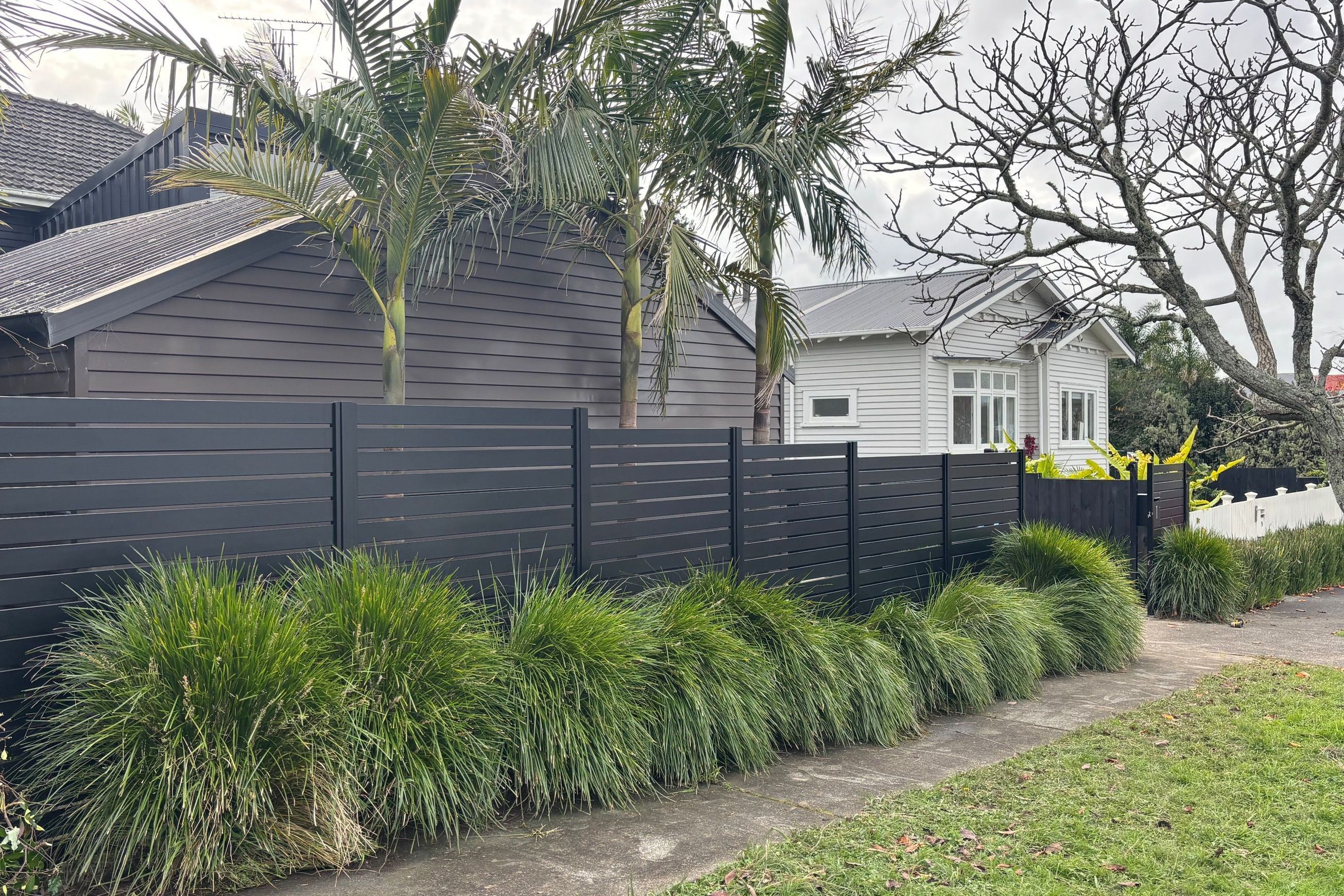 Mako Horizontal Slat Fence