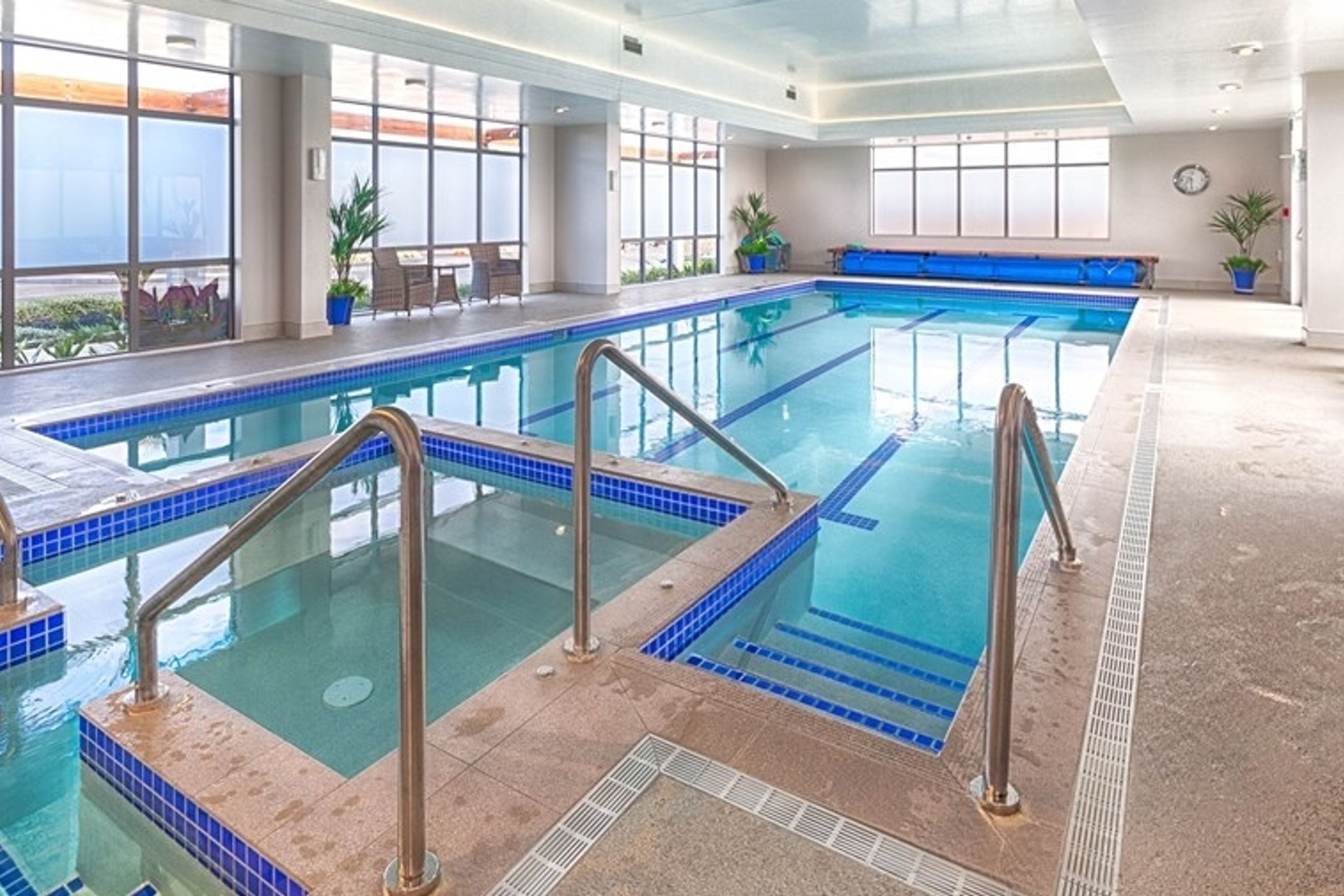Commercial Pools & Spas