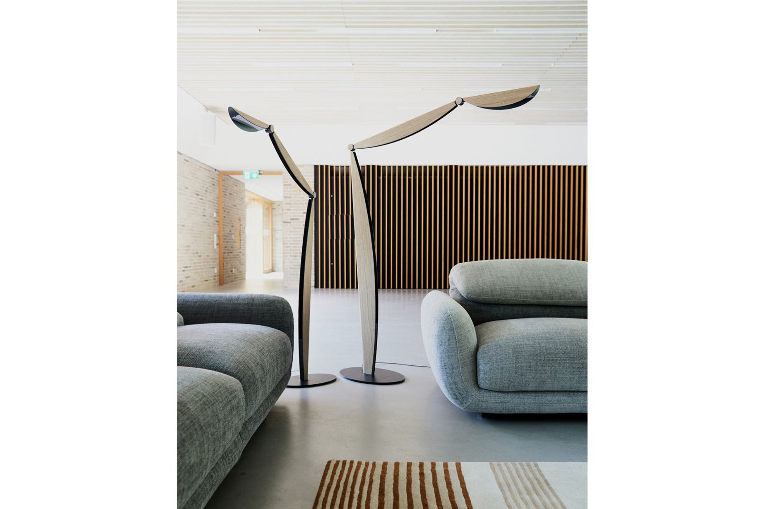 Oiseau floor lamp