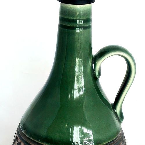 Oil Bottles with Chattering