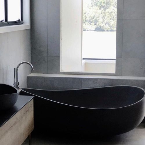 Onda Bathtub by Pietra Bianca