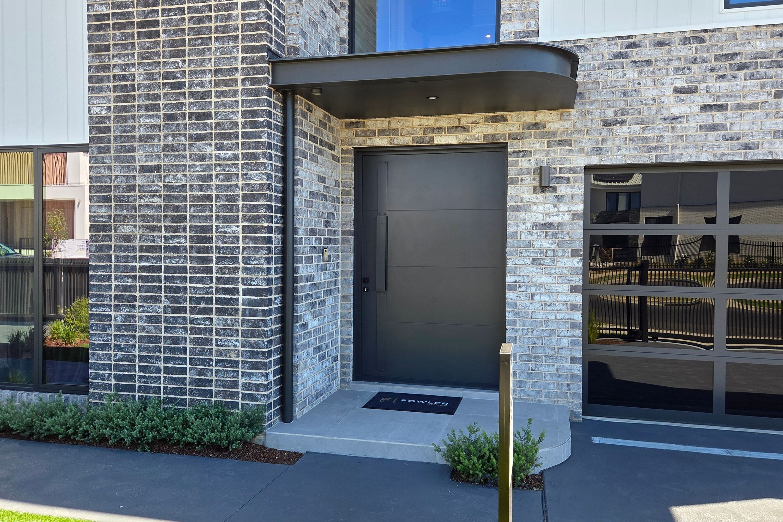 HV03 Aluminium Modern Entrance Doors