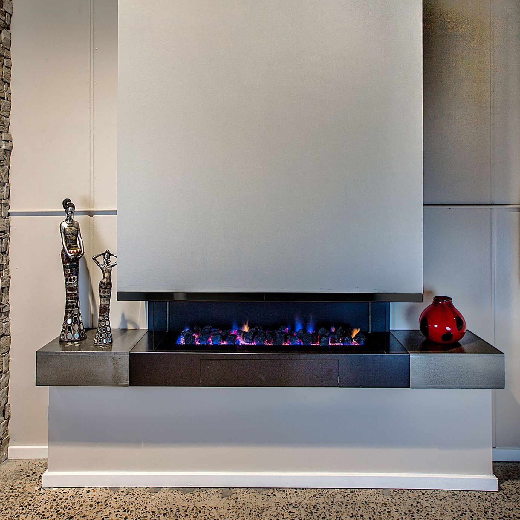 Horizon Cantilever Gas Fireplace