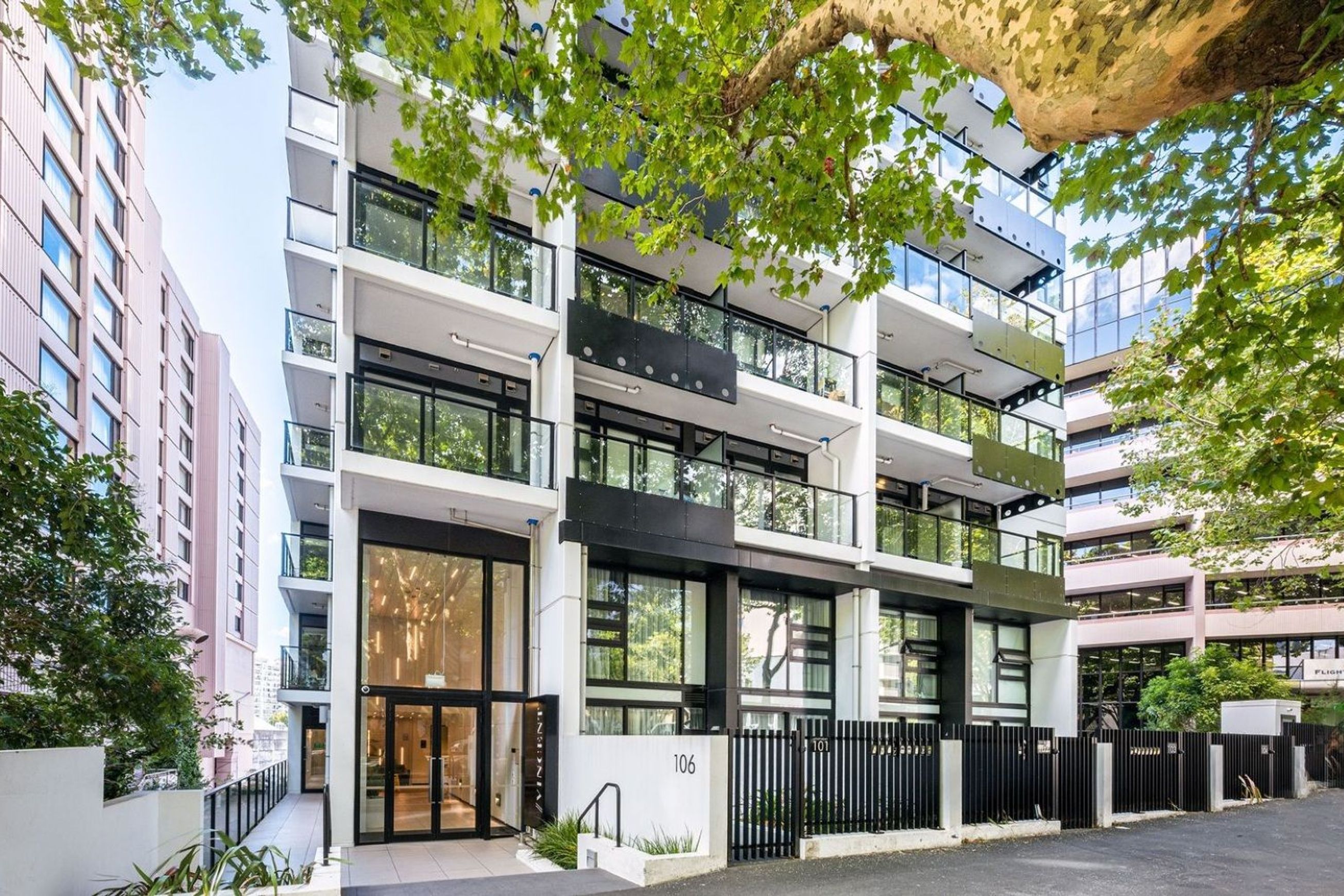 Skyrail Dr Glass Infill Series | Glass Balustrades