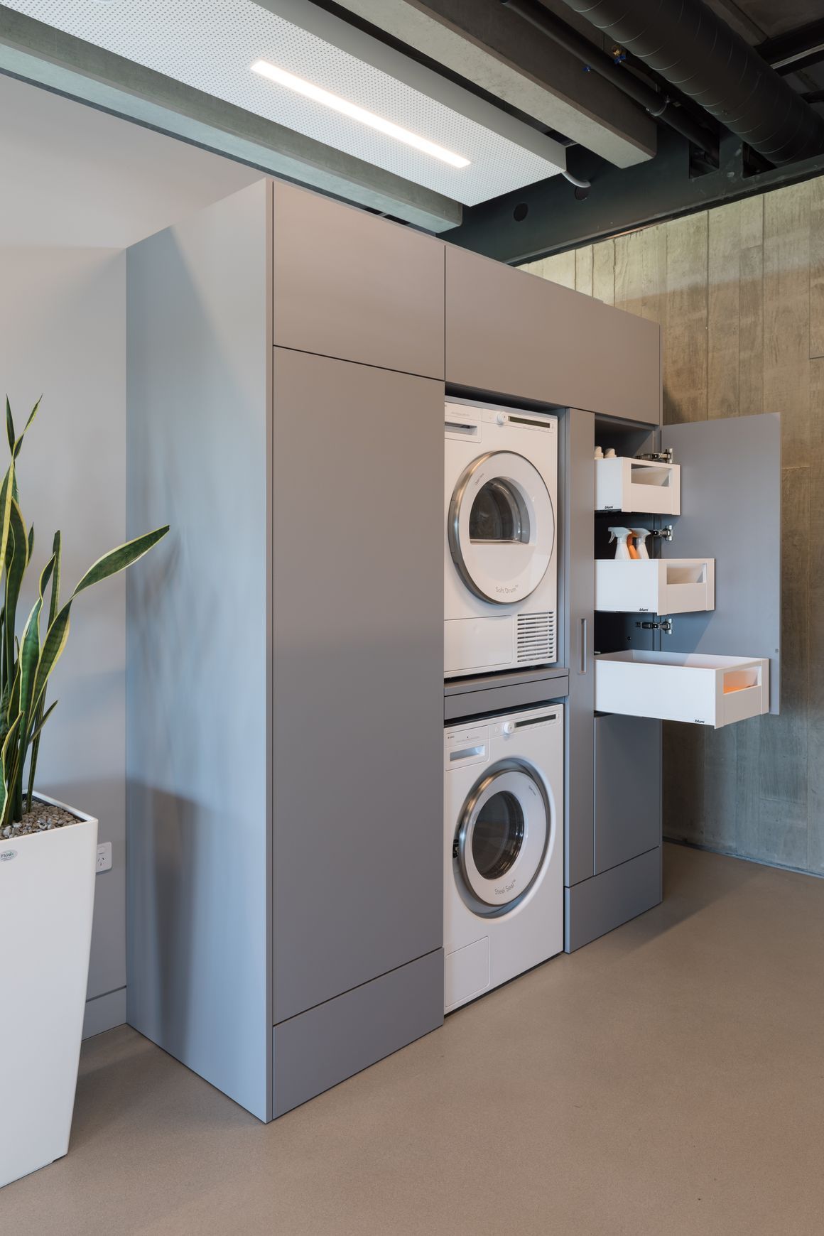 SPACE TOWER with LEGRABOX