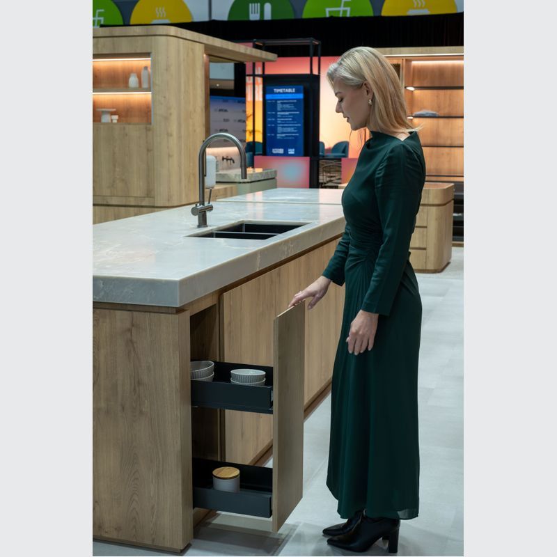 Lario | Narrow under-bench storage