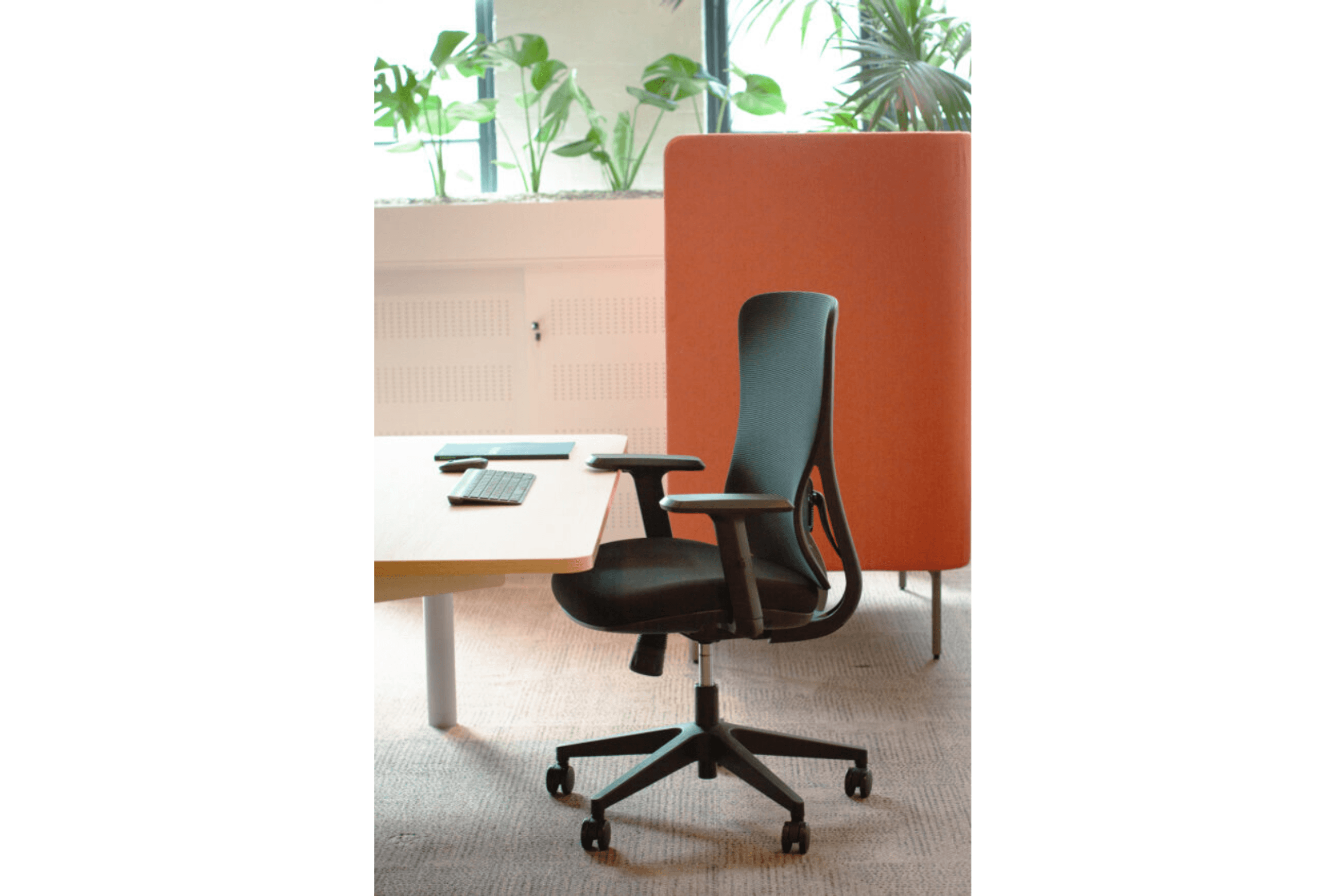 Ava Task Chair