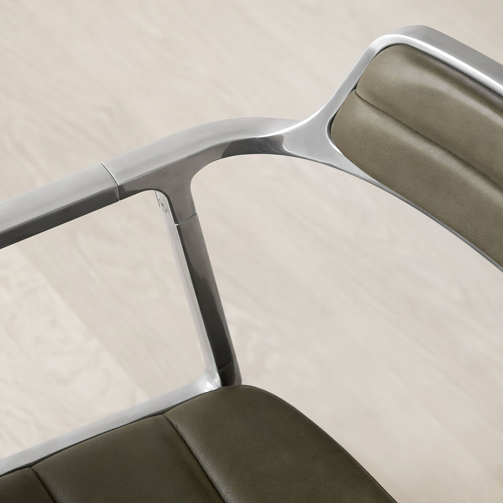 Vipp 452 Swivel Chair