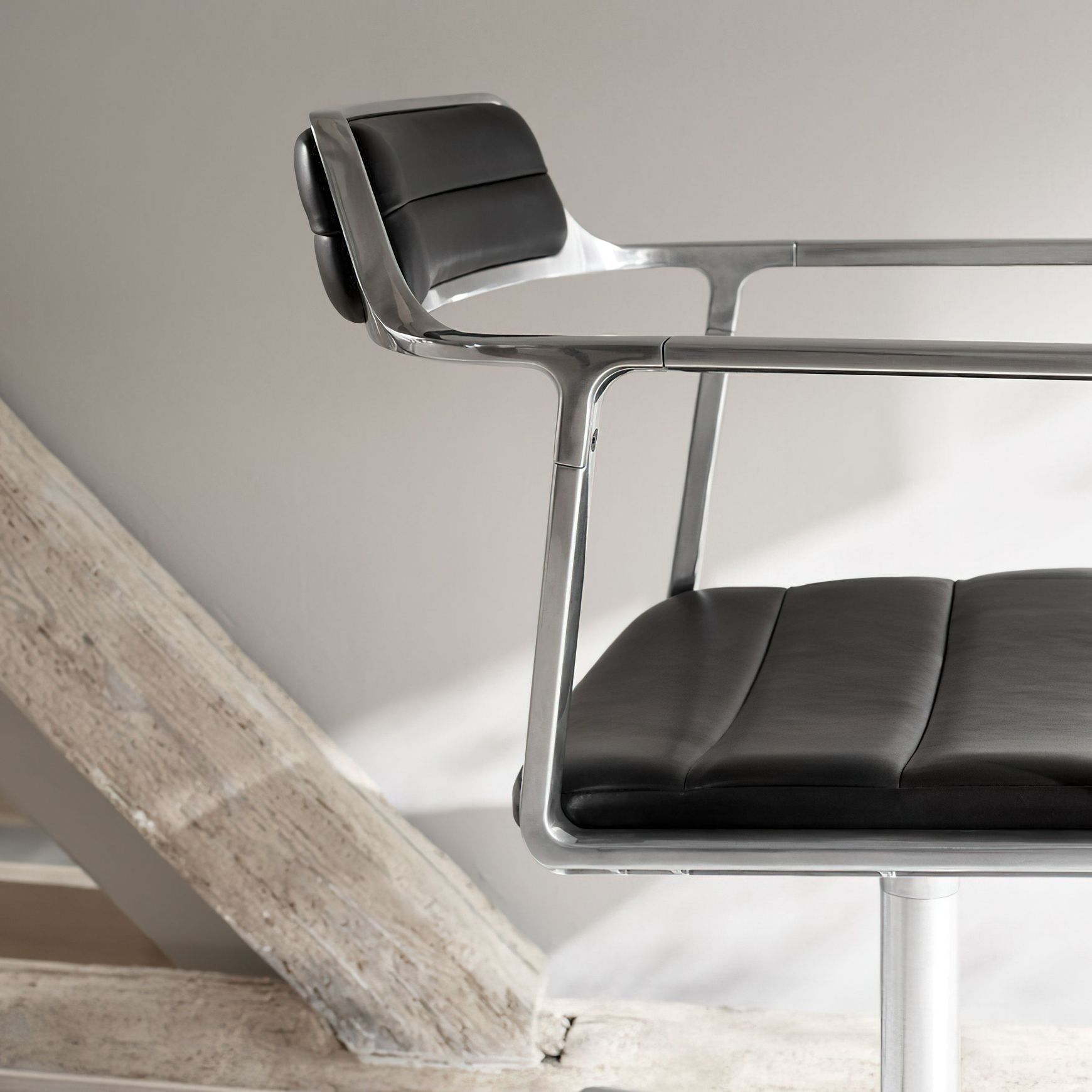 Vipp 452 Swivel Chair