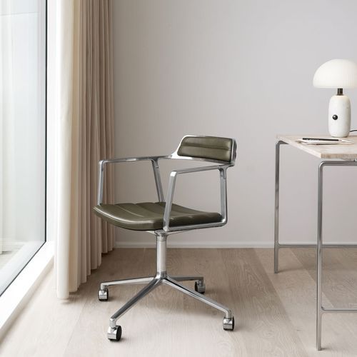 Vipp 452 Swivel Chair