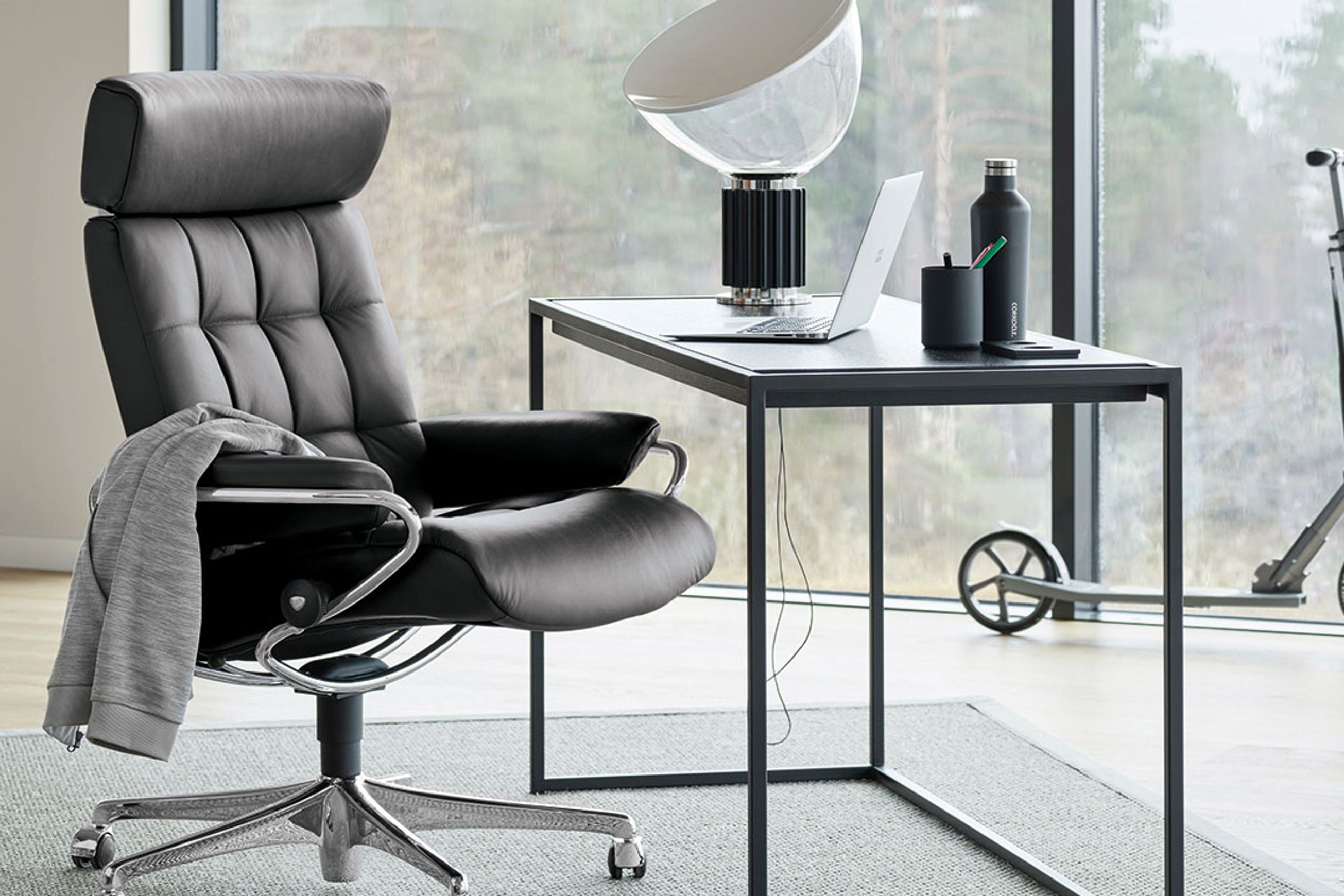 Stressless® London Home Office Adjustable headrest