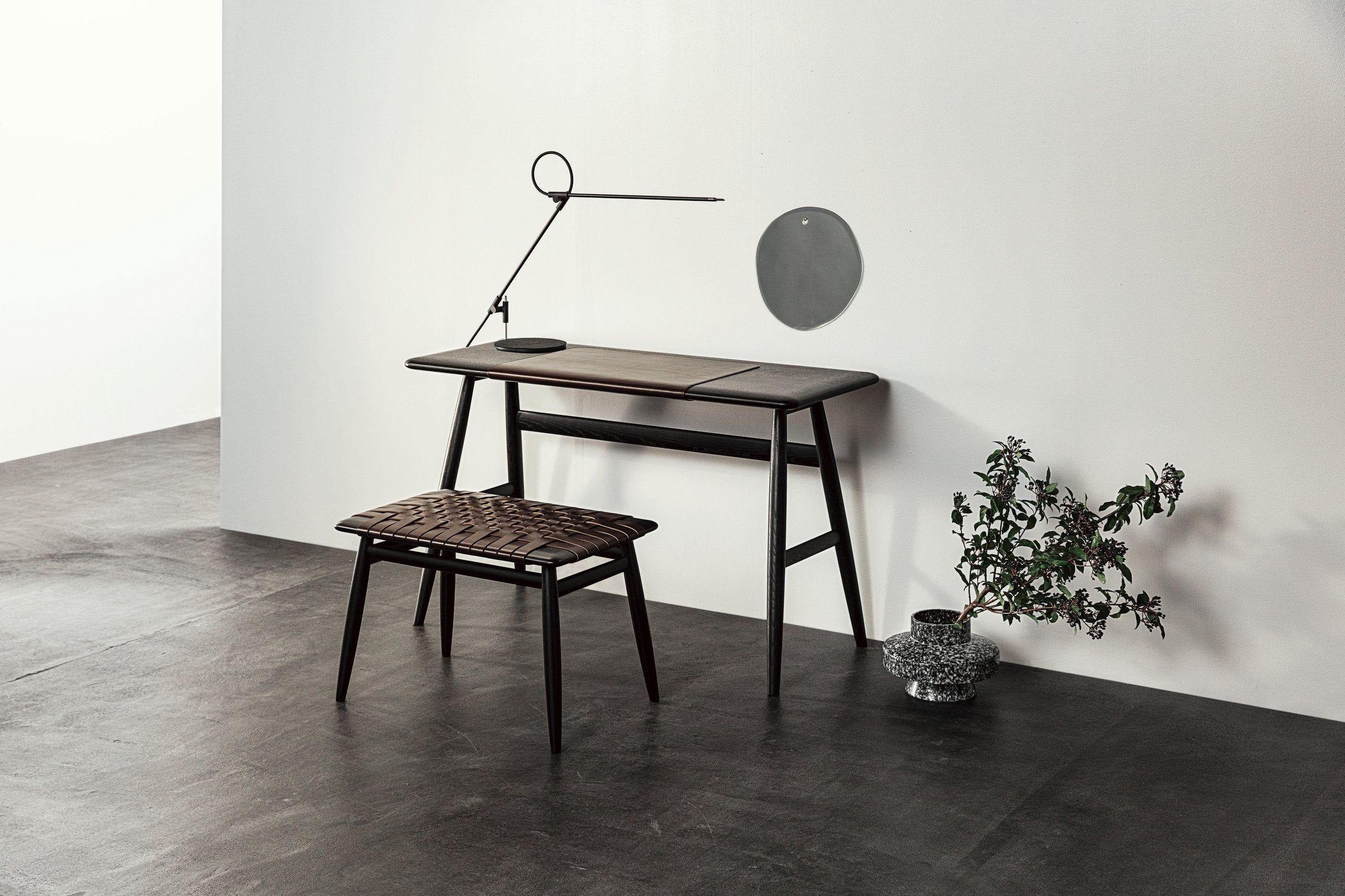 Mo Bridge desk