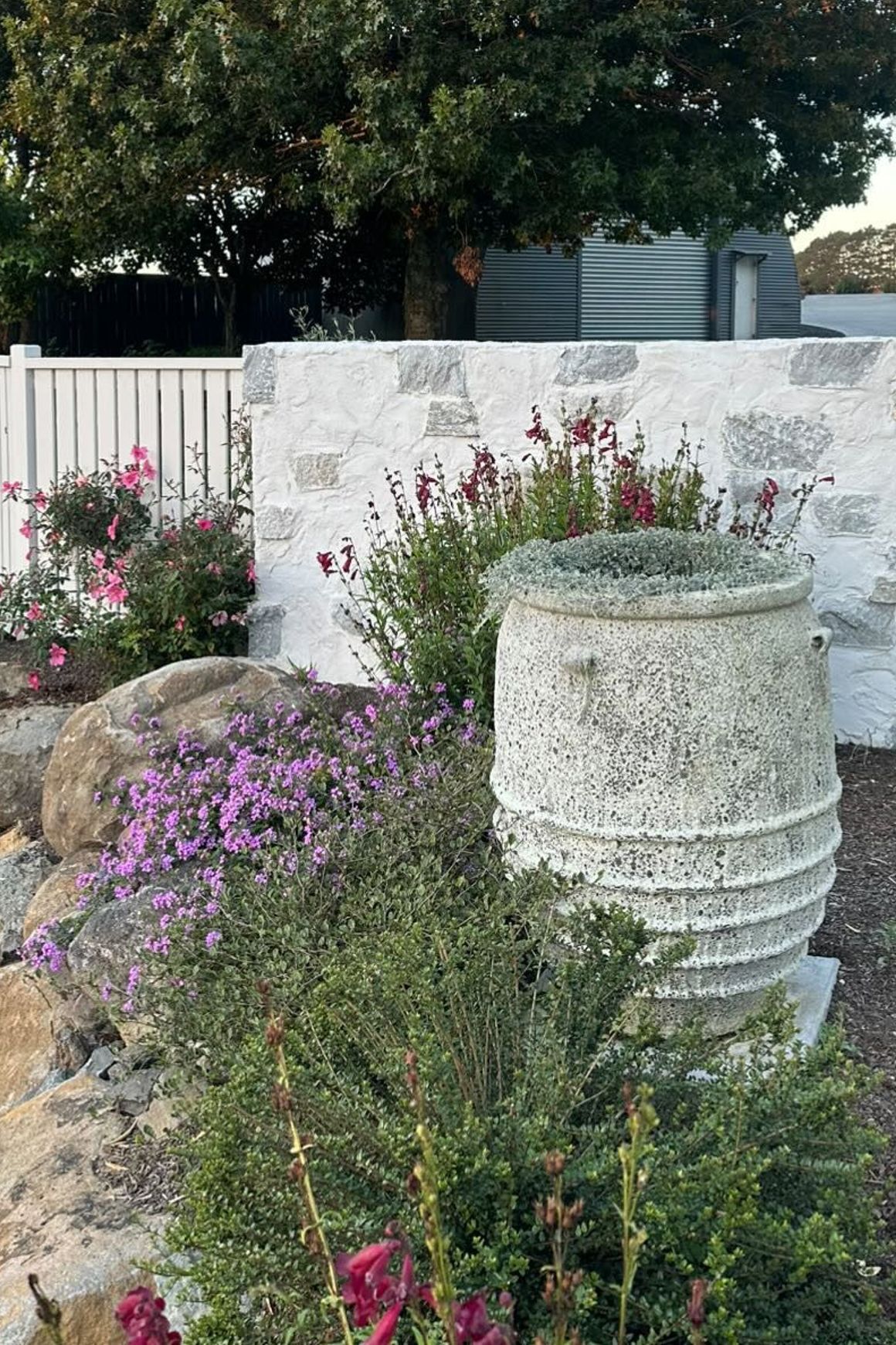 Hera 4 Handle Urn