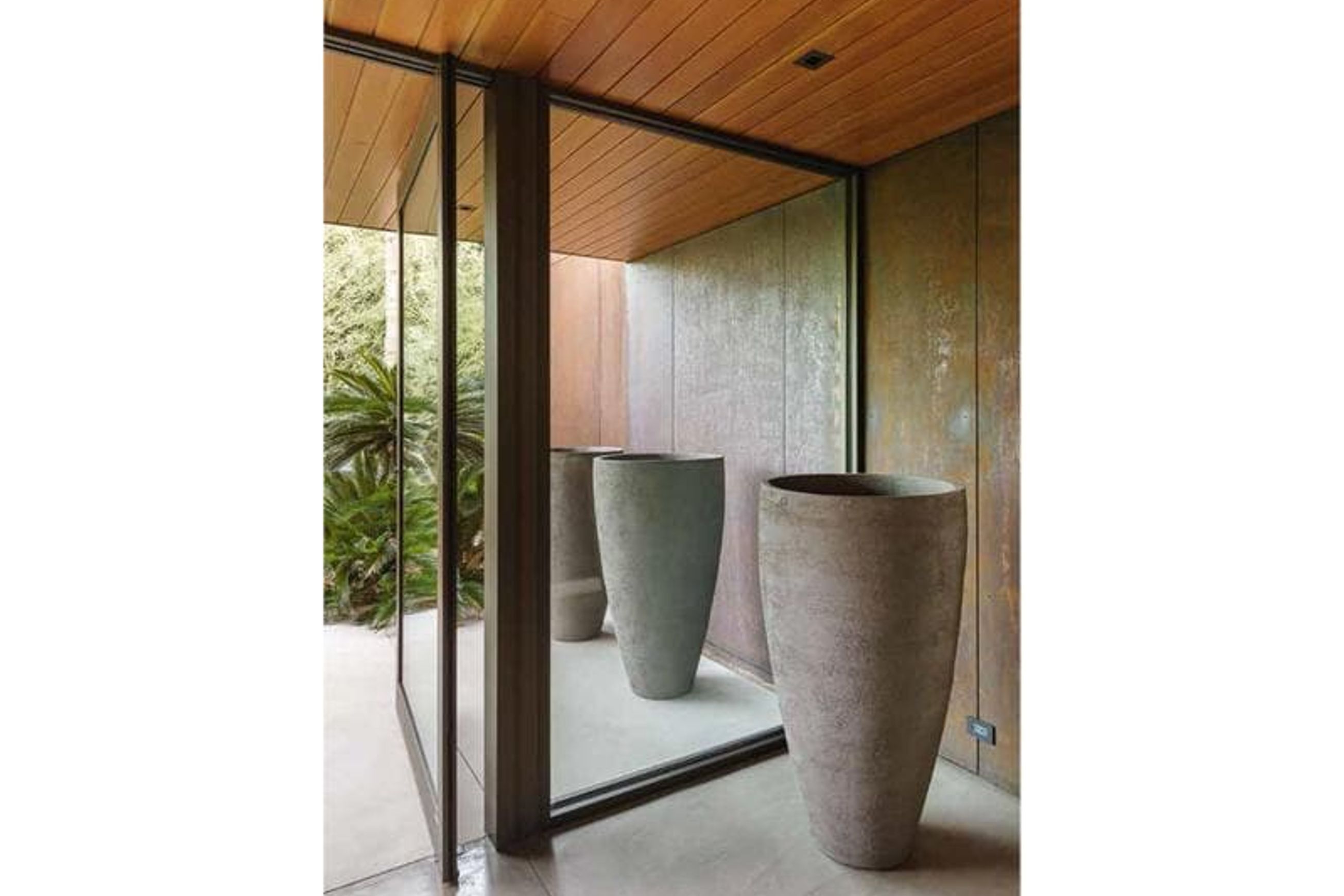 AH140 Outdoor Pots