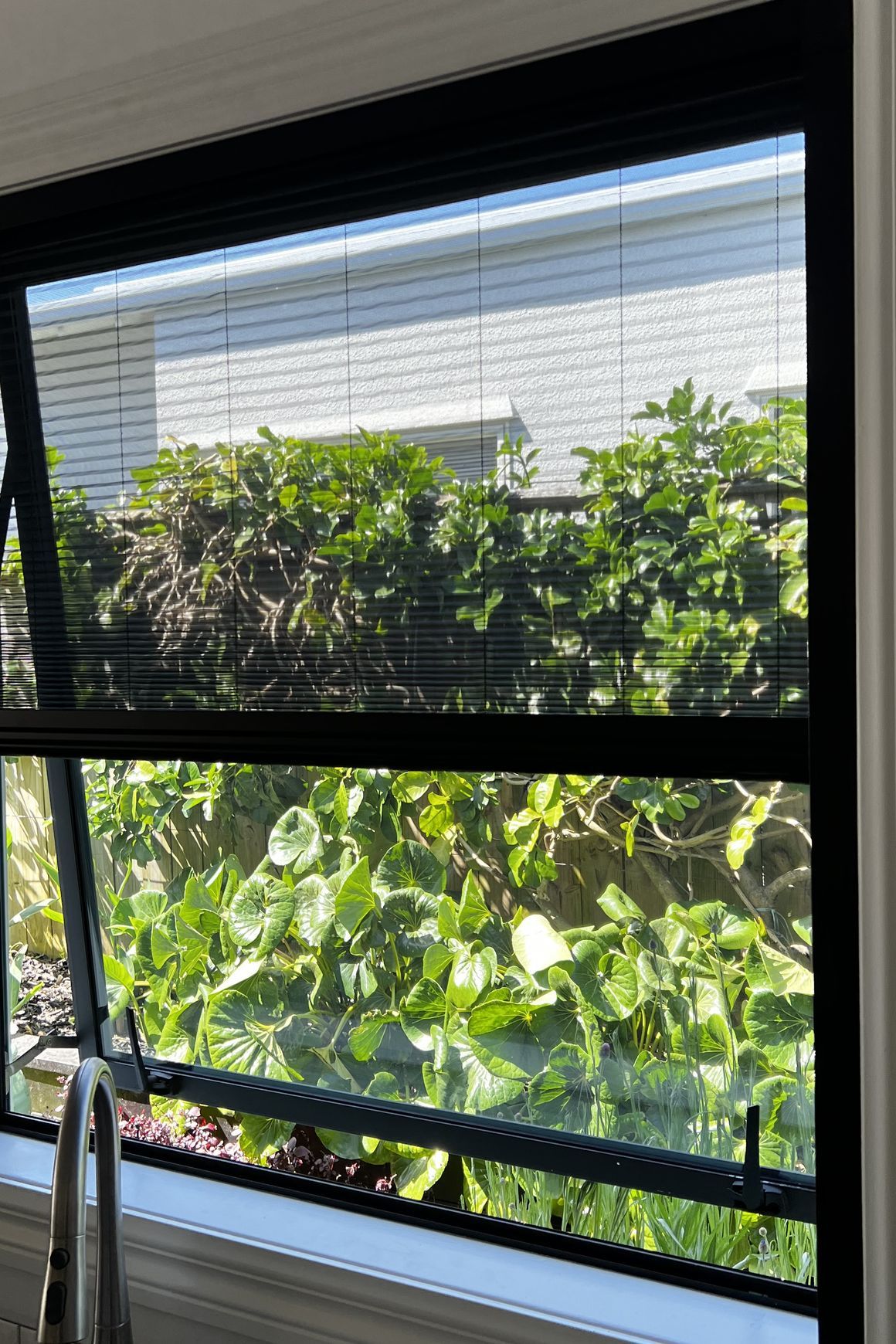 Venette™ Retractable Pleated Mesh Insect Screens