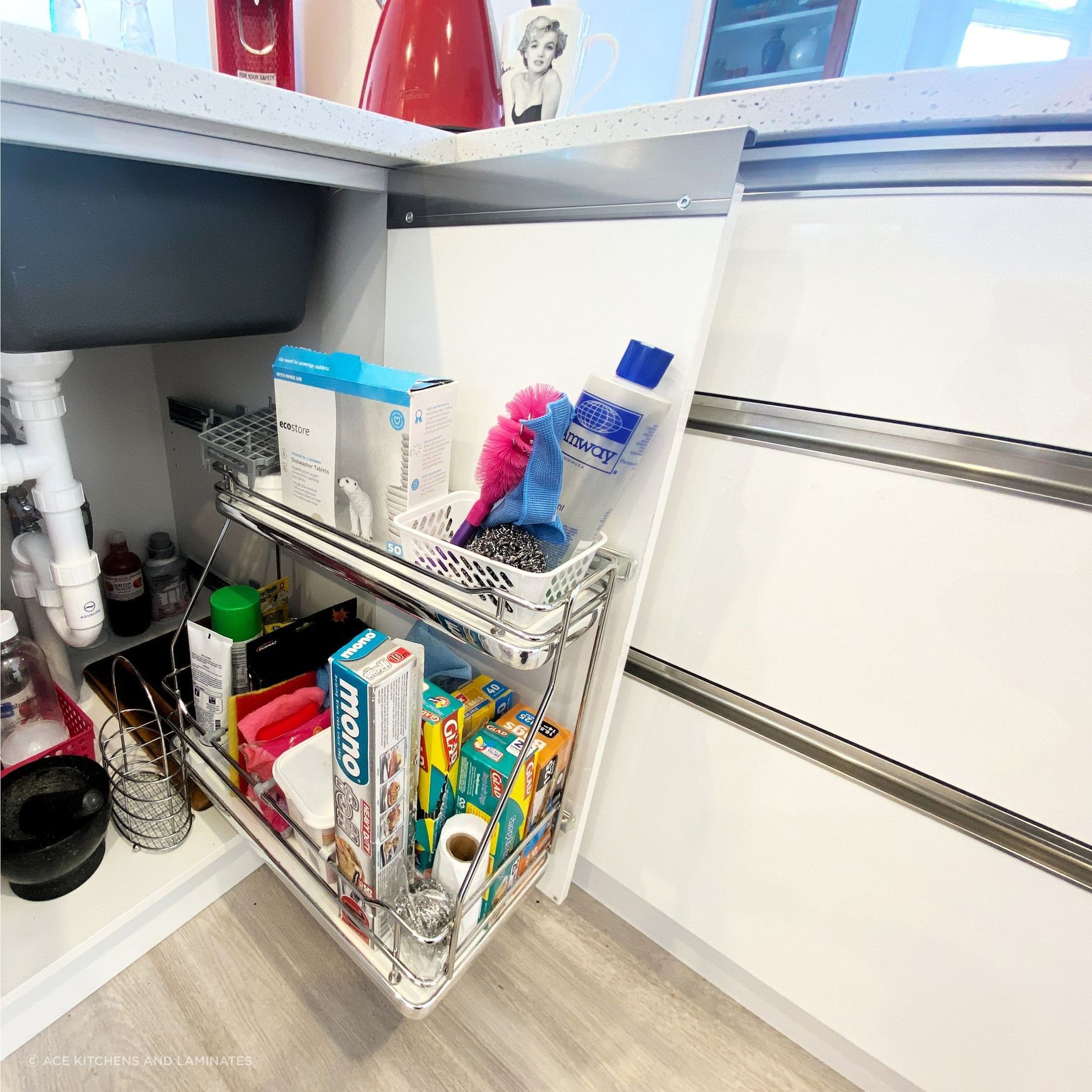 FIT Giamo Cleaning Supplies Storage