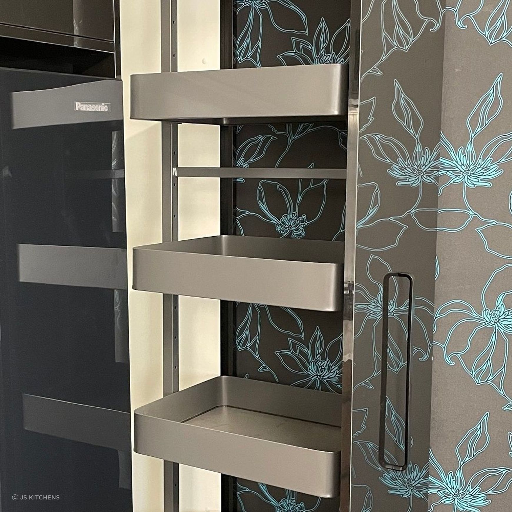 VS TAL Larder Fixed Front Pantry