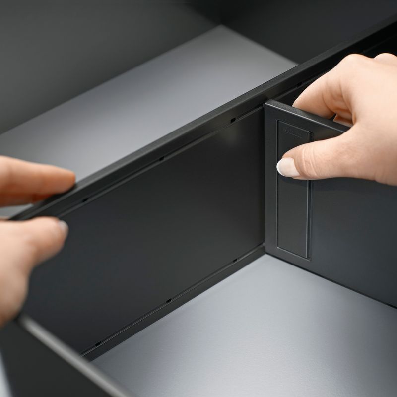 Cross Divider for Narrow Steel Frames