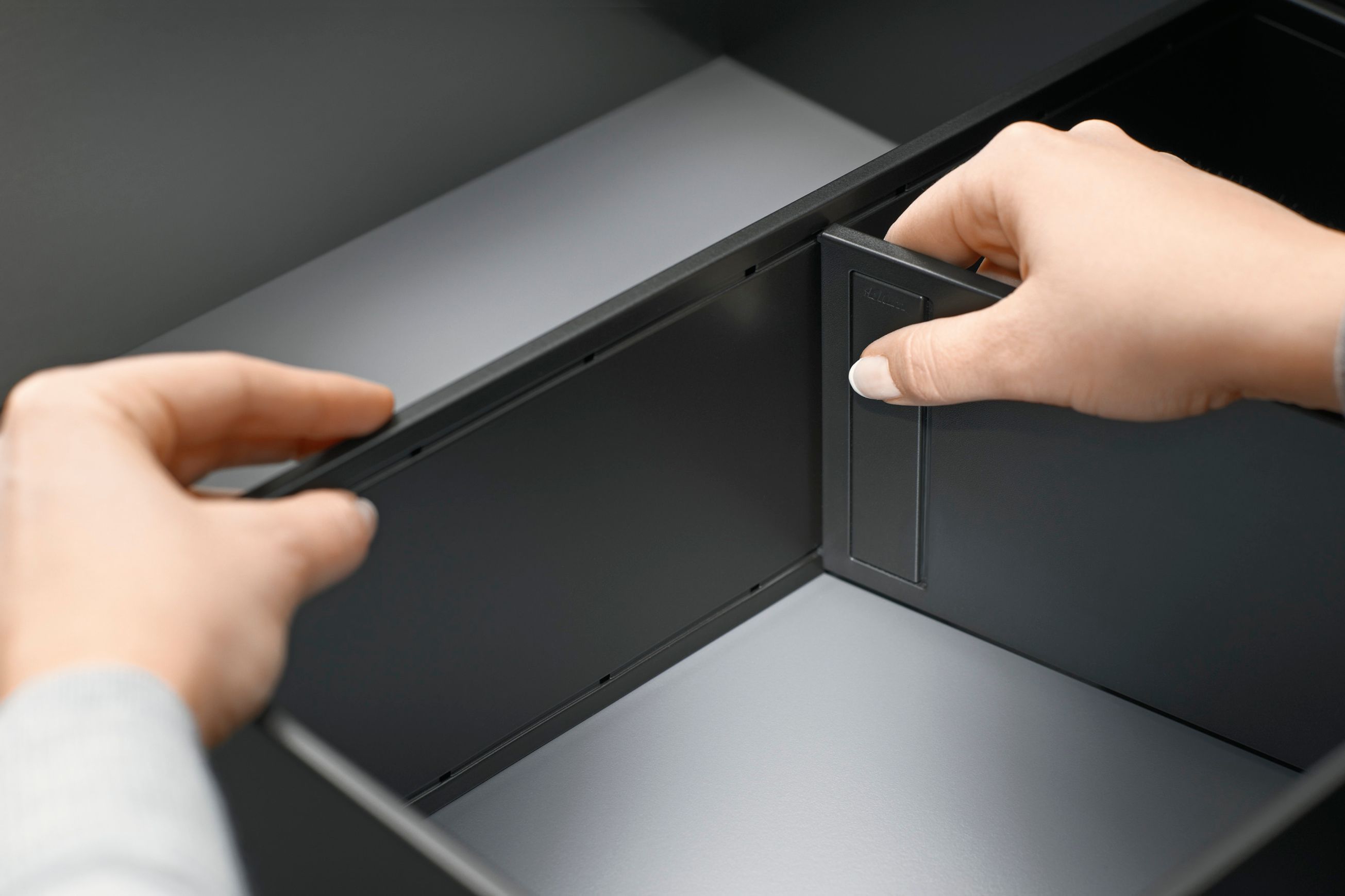 Cross Divider for Narrow Steel Frames