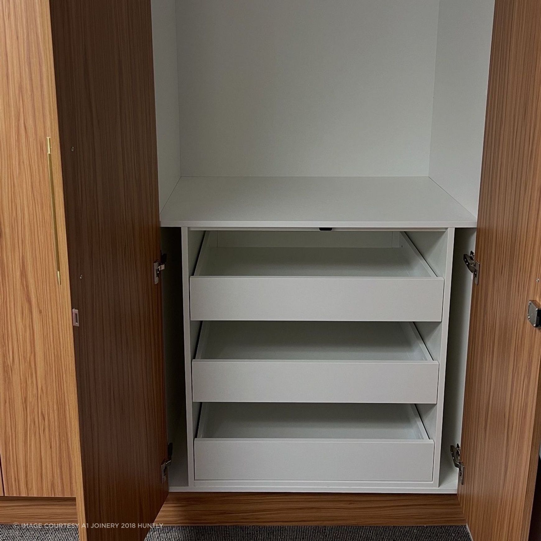 ALUNAN T Slimwall Soft Close Drawer System