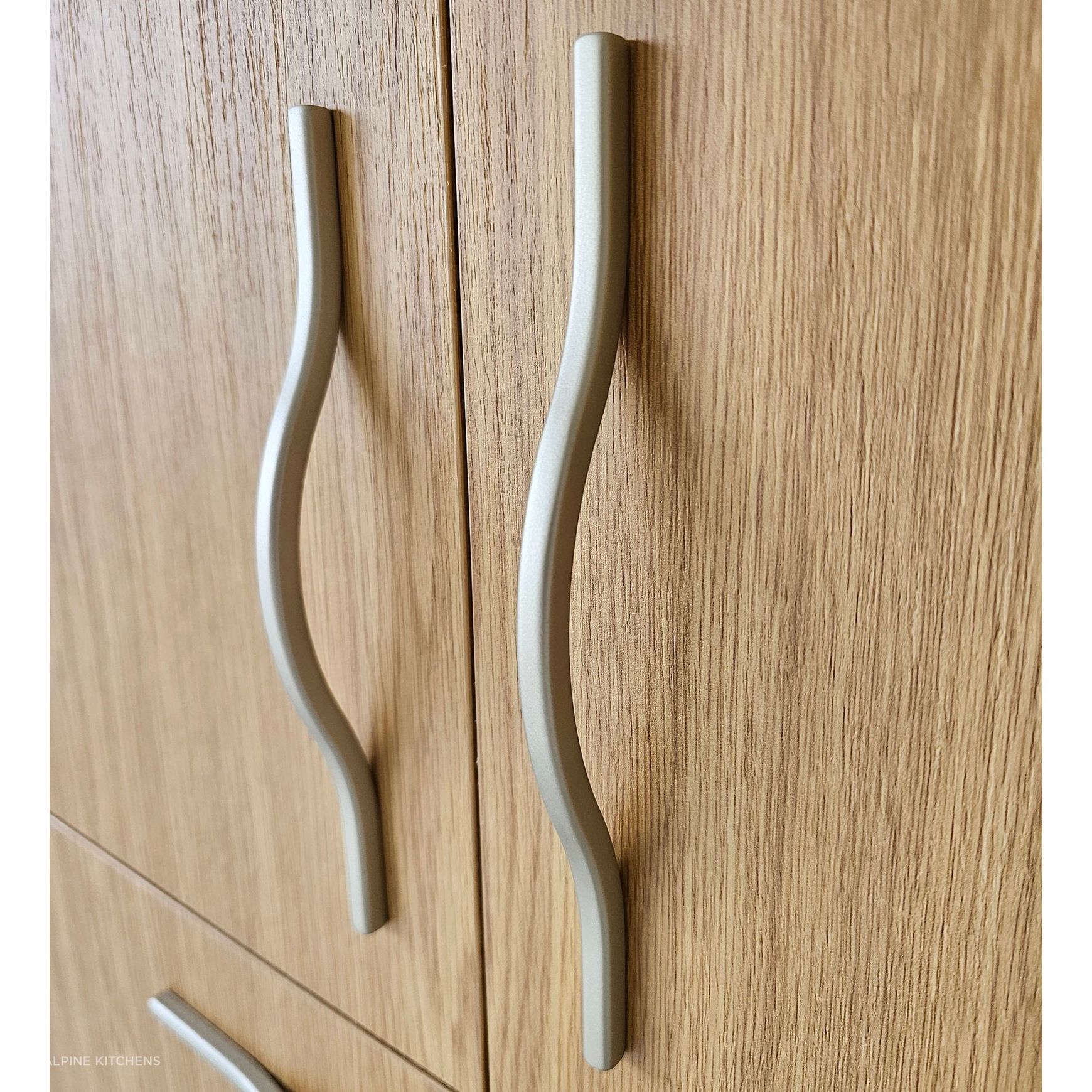 Capri Bow Handle