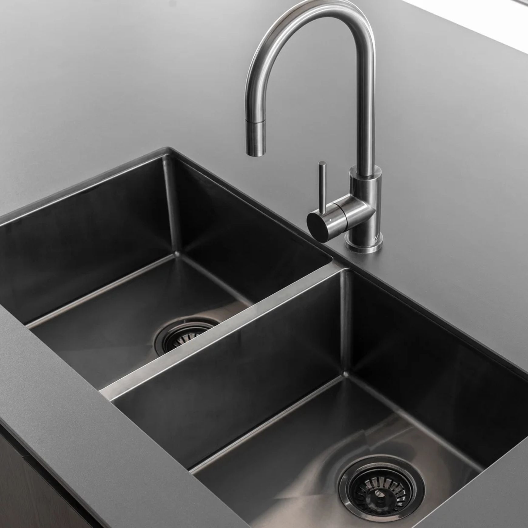 Elysian Commercial Pull-Out Kitchen Mixer - Brushed Gunmetal