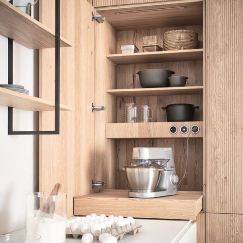 Bossa Oak Wood Veneer Kitchen Cabinetry