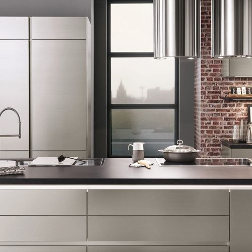 iNox Lacquered Steel-Look Kitchen Cabinetry