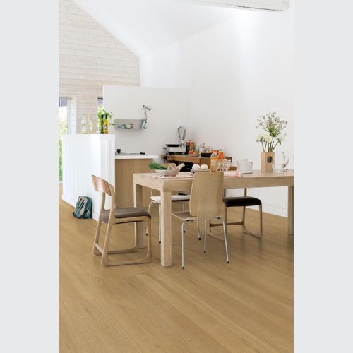 Clix Plus Laminate Flooring in Honey Oak